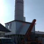 Montaż liter na silosie fabryki. Wysokość liter 160 cm.