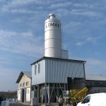 Gotowe litery na silosie fabryki papy. Litery 3d.