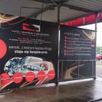 Baner na myjnię. Dwustronny blockout z szytymi tunelami.