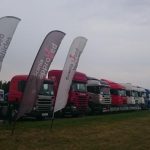 Flaga wbijana w ziemię reklamowa