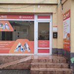 Oklejanie witryny biura Poznań Swięty Marcin