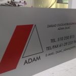 Tabliczka z dibondu na ogrodzenie Poznań