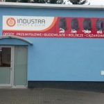 Tablica z PCV na budynku