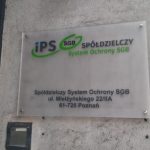 Tabliczka przydrzwiowa i szyld dla banku