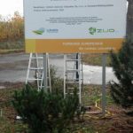 Konstrukcja reklamowa z tablicą z dibondu