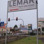 Wkopywana tablica reklamowa w Skokach