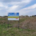 Tablica reklamowa wkopywana w ziemię Lusowo